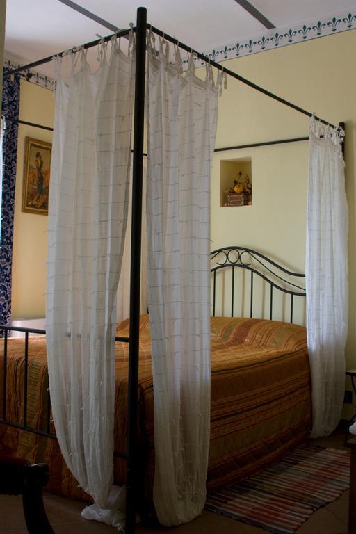 Arco Dei Nobili Bed and Breakfast Monforte dʼAlba Esterno foto