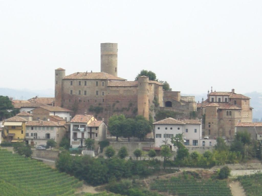 Arco Dei Nobili Bed and Breakfast Monforte dʼAlba Esterno foto